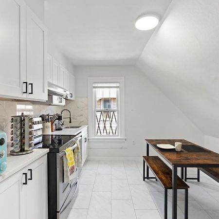 Апартаменты Cozy Gem In The Heart Of East Rock With Free Parking Near Yale And Dt Нью-Хейвен Экстерьер фото